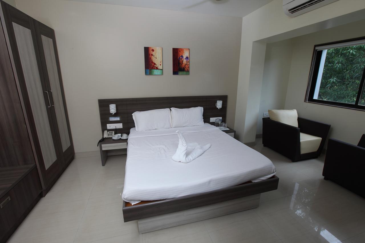 Motel Visava Mahad Exterior photo