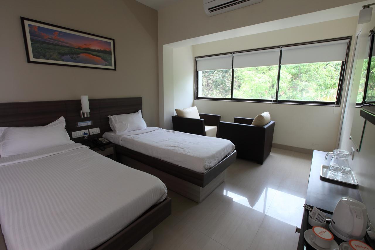 Motel Visava Mahad Exterior photo